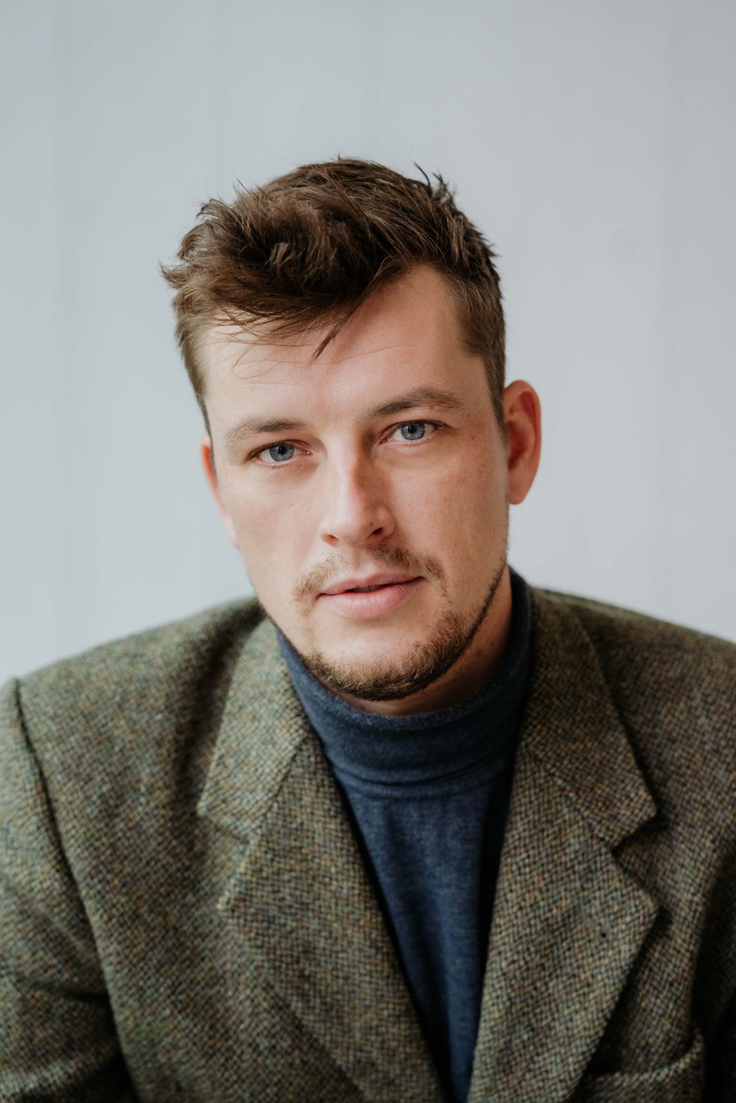Bram Wikkerink — acteur headshot close-up